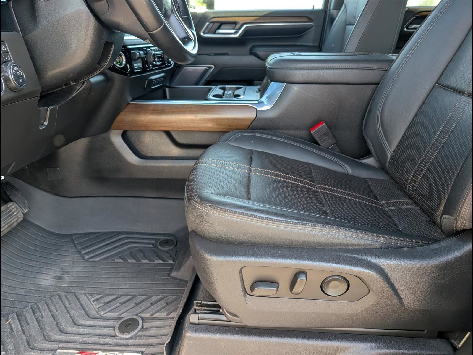 Used 2024 Chevrolet Silverado 2500 High Country w/ High Country Premium Package AWD/4WD image 11