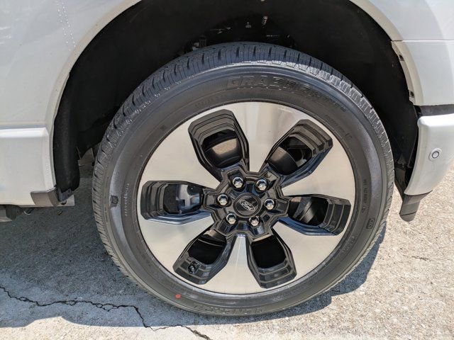 Used 2023 Ford F150 Lightning Platinum image 11