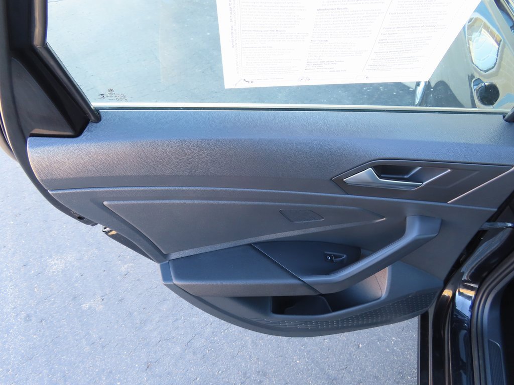 Used 2024 Volkswagen Jetta SE image 25