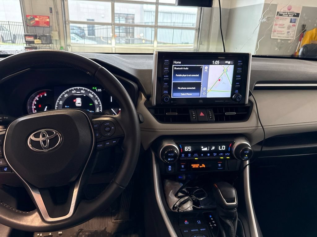 Used 2021 Toyota RAV4 Limited AWD/4WD image 4