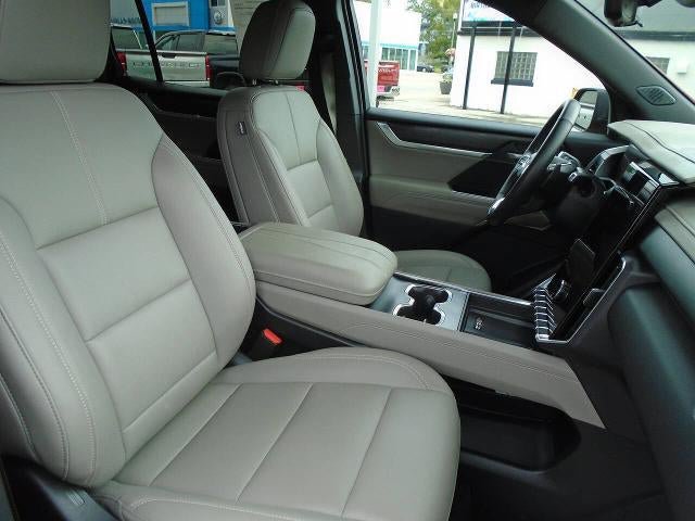 Certified 2026 GMC Acadia Elevation w/ Elevation Premium Package AWD/4WD image 23