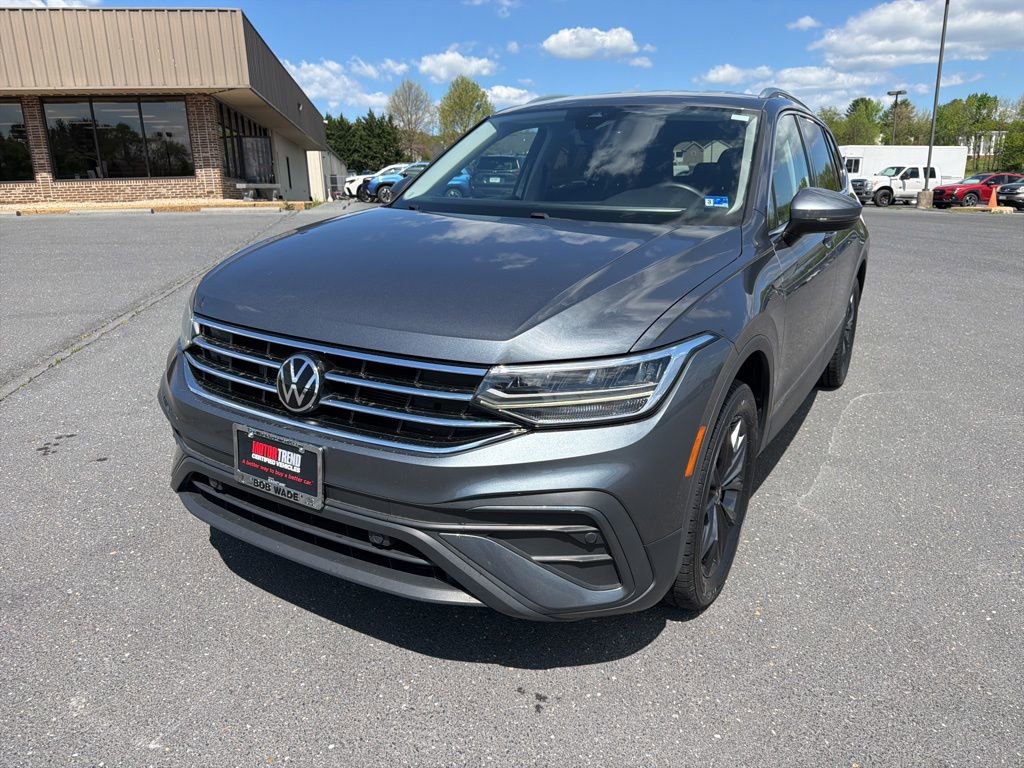 Used 2023 Volkswagen Tiguan SE FWD image 1