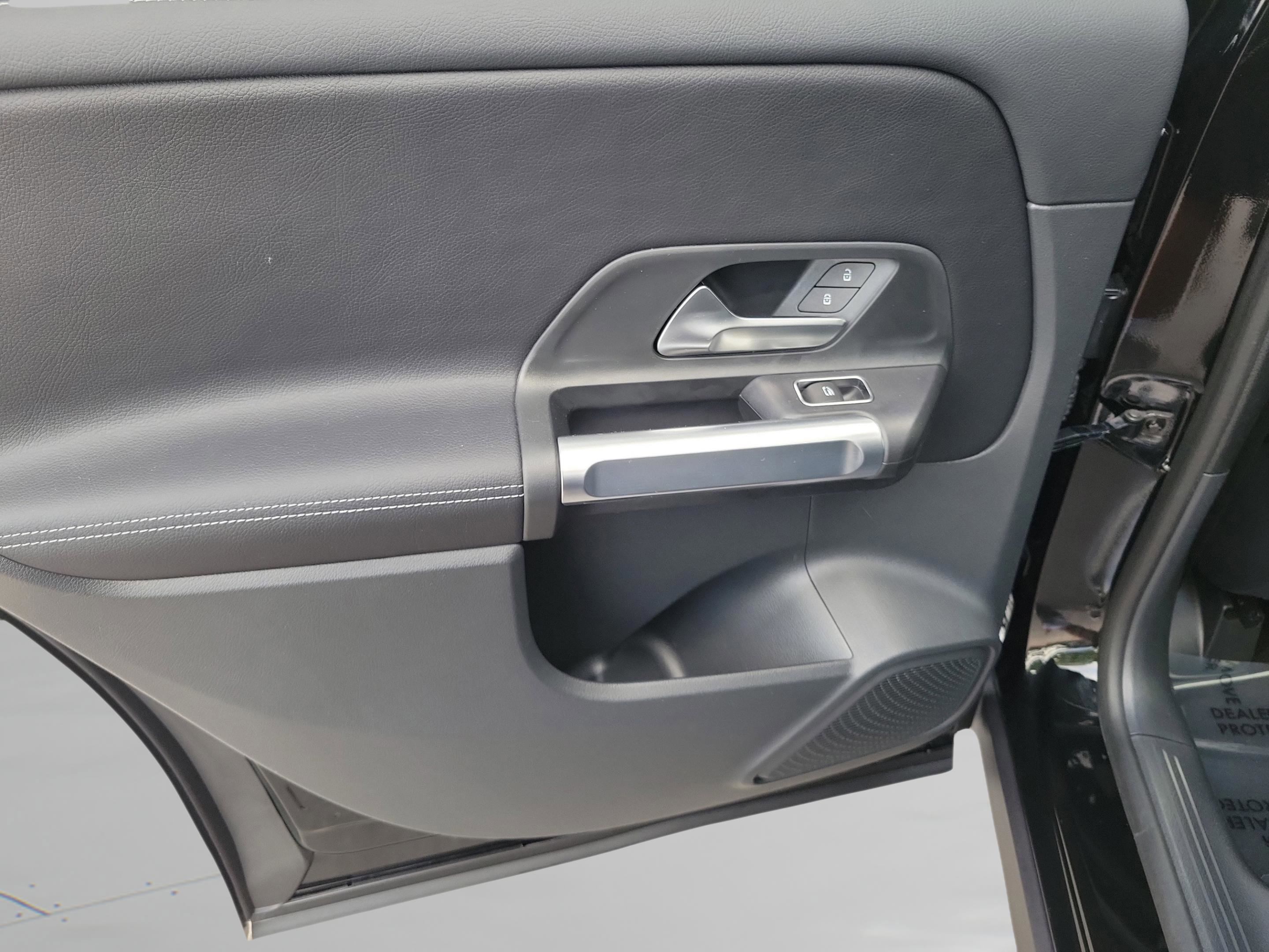 Certified 2025 Mercedes-Benz GLB 250 image 9