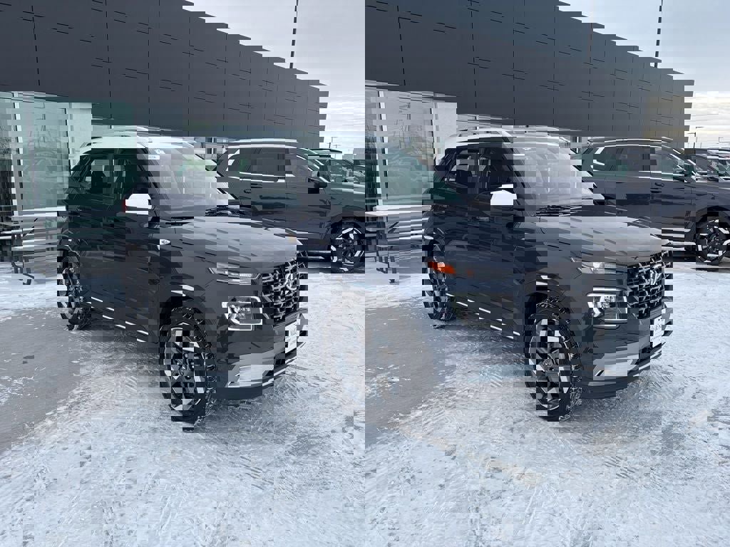 Used 2020 Hyundai Venue image 3