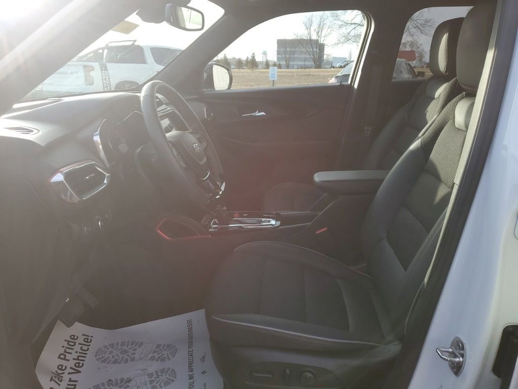 Used 2023 Chevrolet TrailBlazer RS w/ Sun and Liftgate Package image 22
