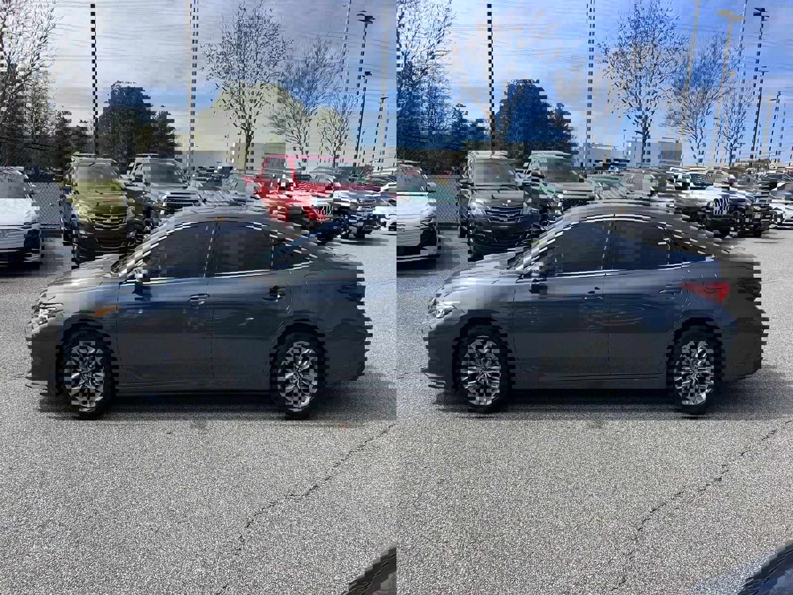 Used 2019 Toyota Avalon XLE w/ Moonroof Package image 4