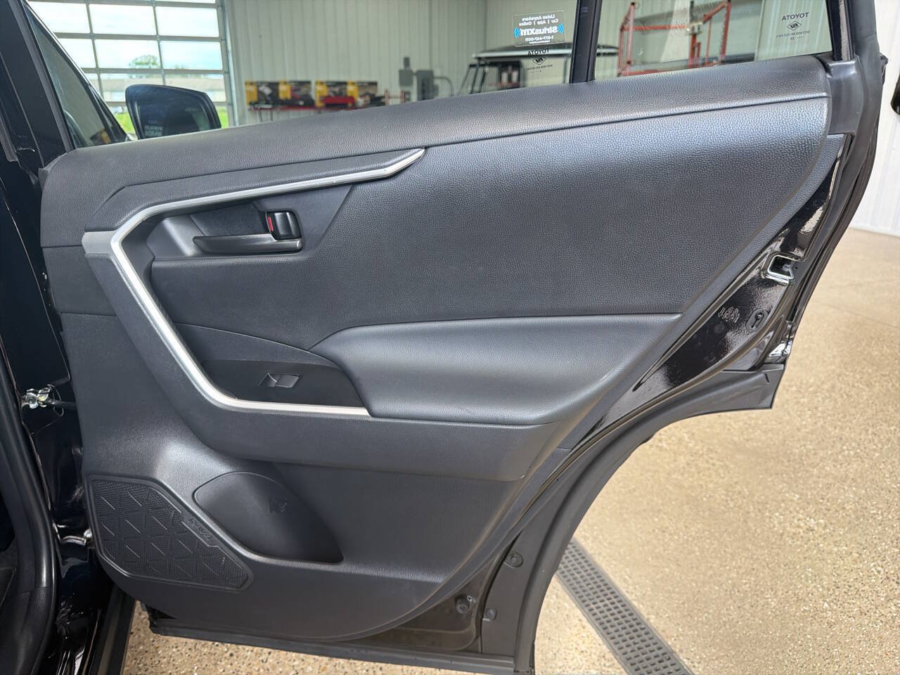 Used 2023 Toyota RAV4 LE AWD/4WD image 24