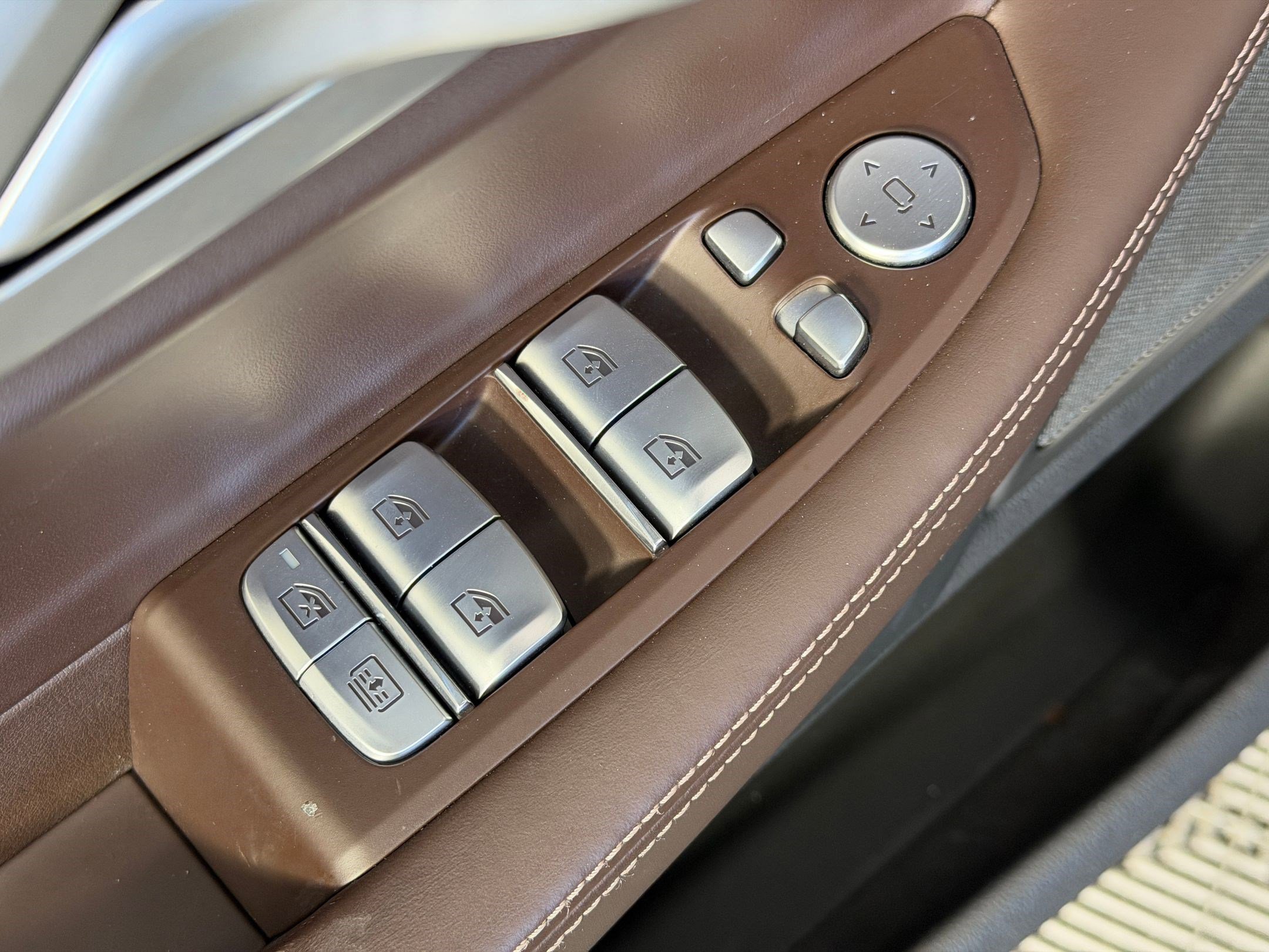 Used 2022 BMW 740i w/ M Sport Package RWD image 25