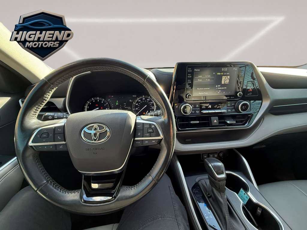 Used 2020 Toyota Highlander XLE FWD image 27