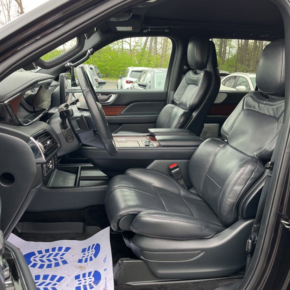 Used 2022 Lincoln Navigator Reserve AWD/4WD image 7