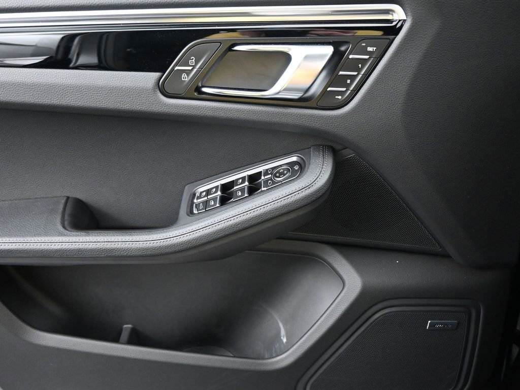 Certified 2024 Porsche Macan S image 12