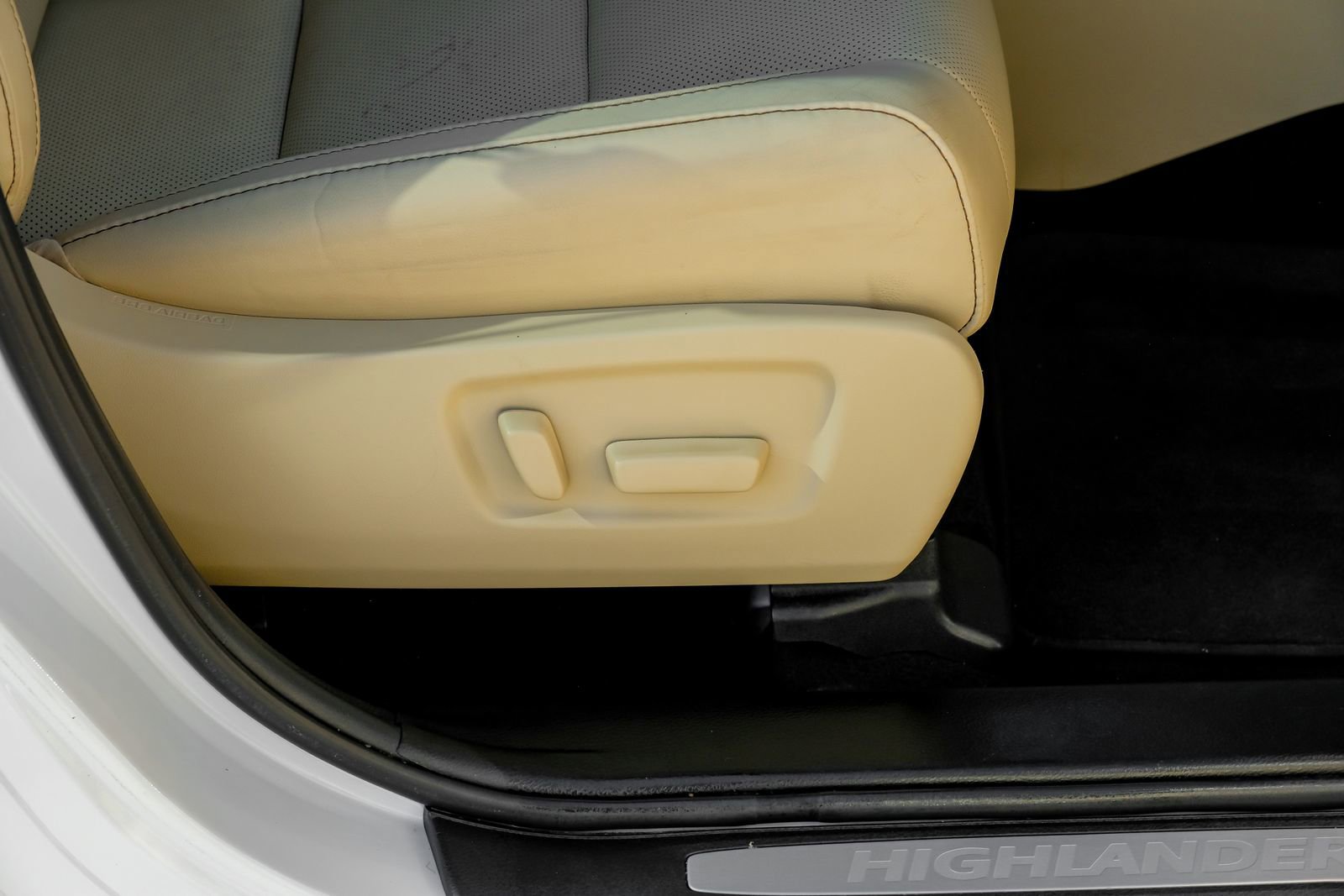 Used 2019 Toyota Highlander Limited FWD image 40