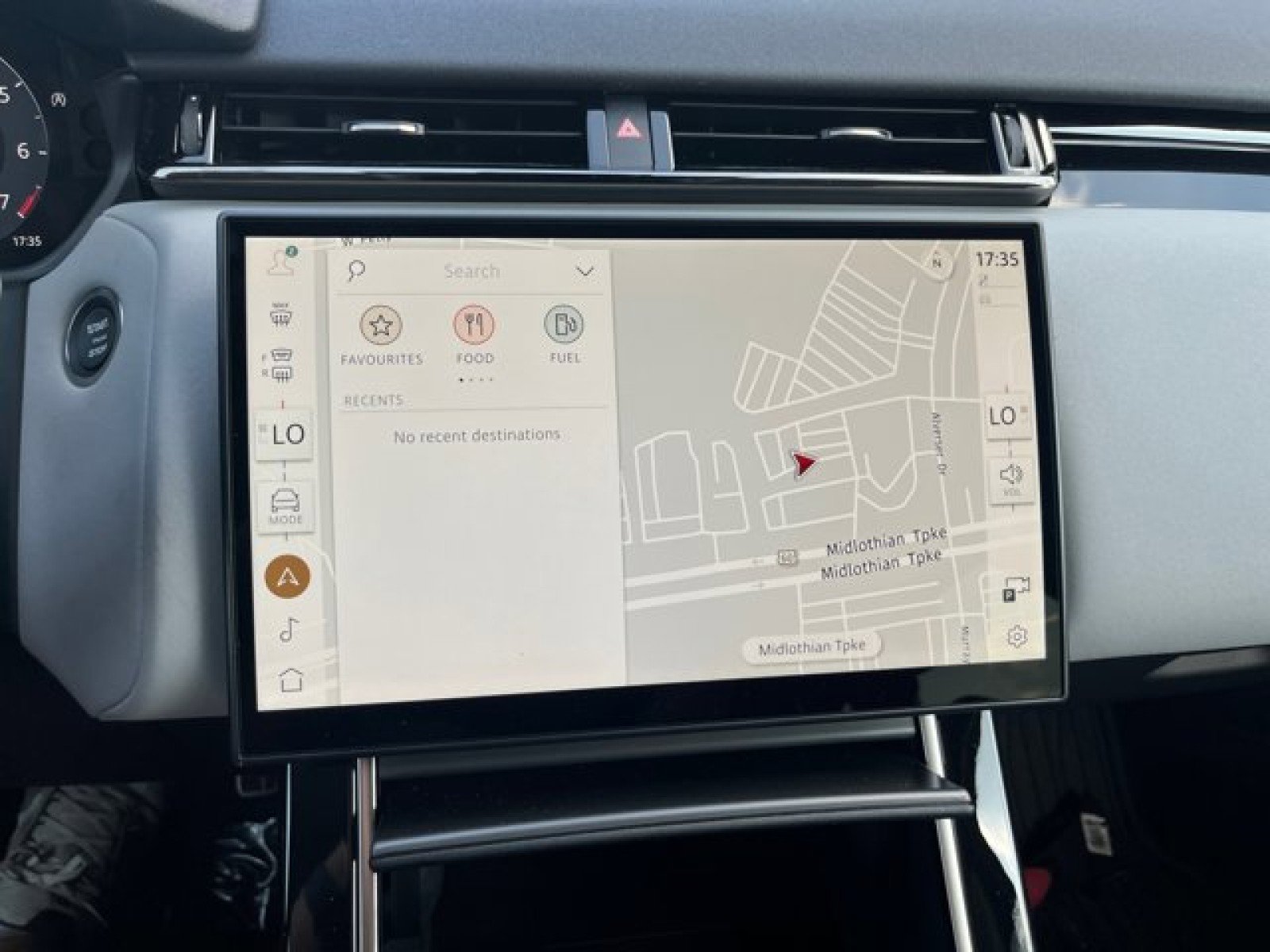 New 2025 Land Rover Range Rover Velar Dynamic SE image 16