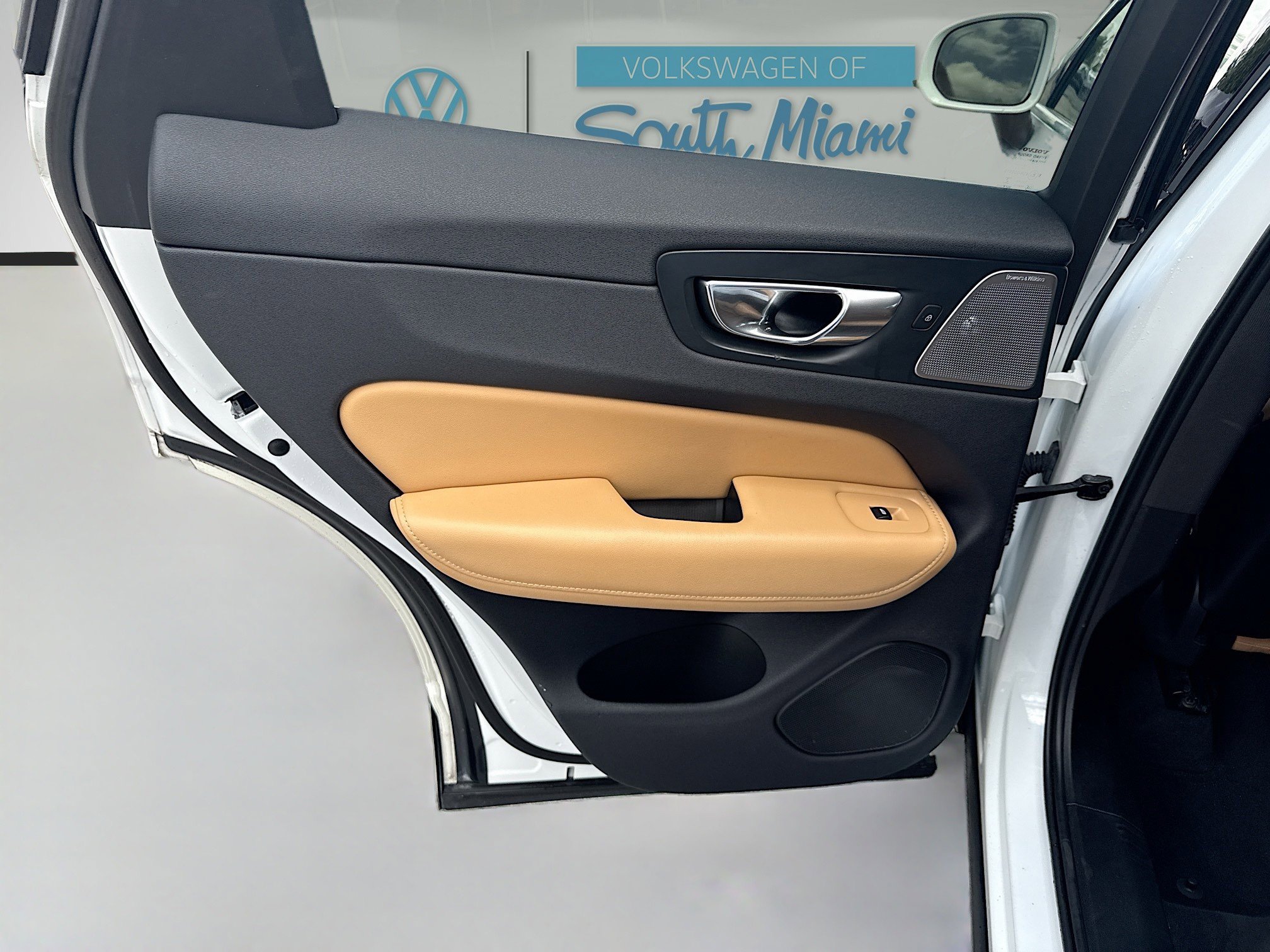 Used 2019 Volvo XC60 T8 Inscription w/ Advanced Package image 25