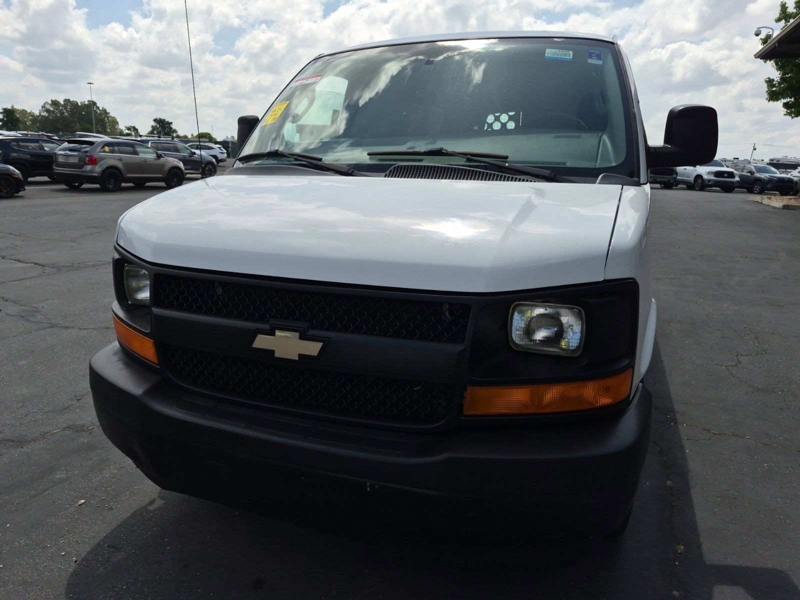 Used 2017 Chevrolet Express 2500 RWD image 2