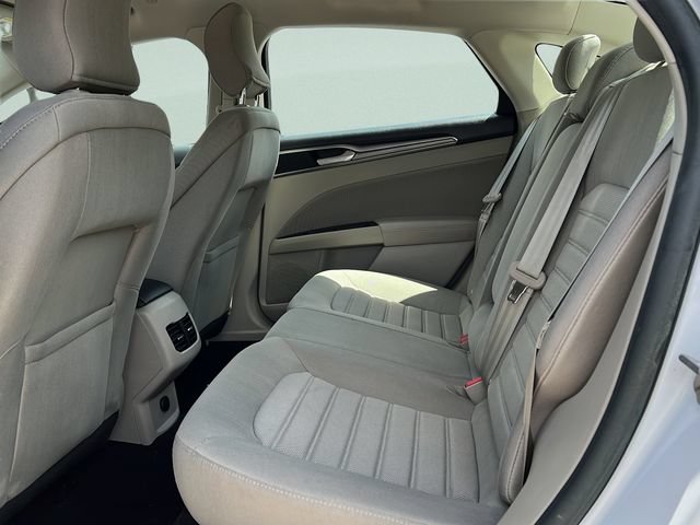 Used 2019 Ford Fusion SE FWD image 14