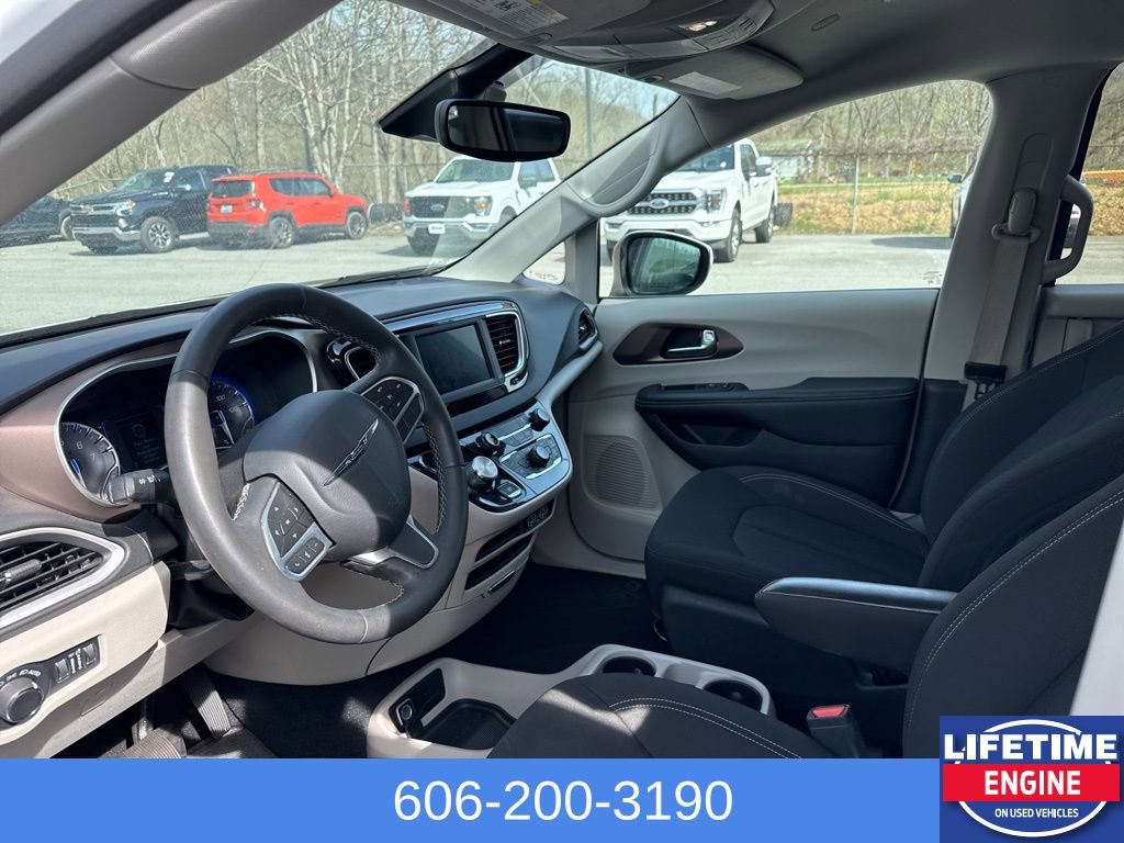 Used 2023 Chrysler Voyager LX FWD image 20