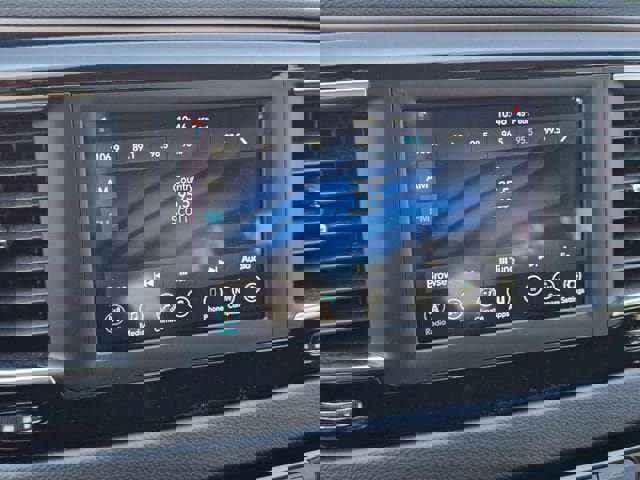 Used 2018 Chrysler Pacifica L image 18