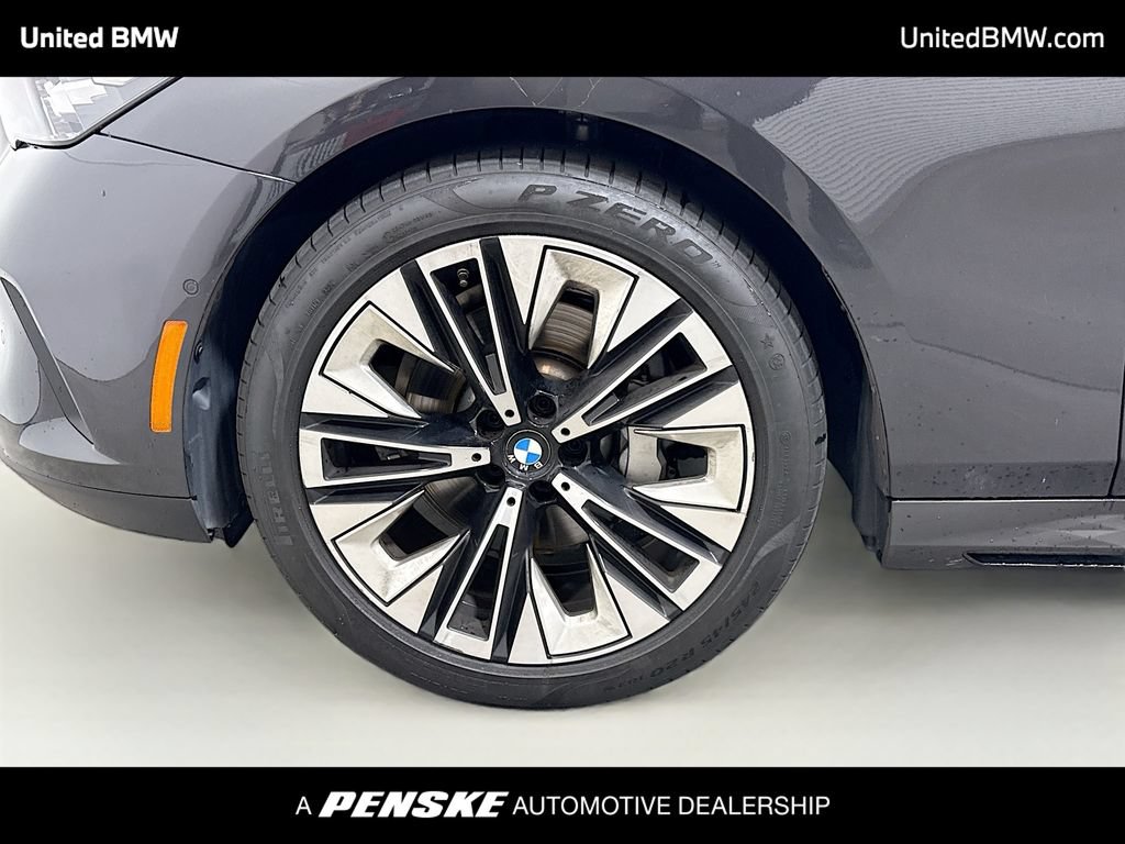 Used 2024 BMW 530i w/ Convenience Package RWD image 2