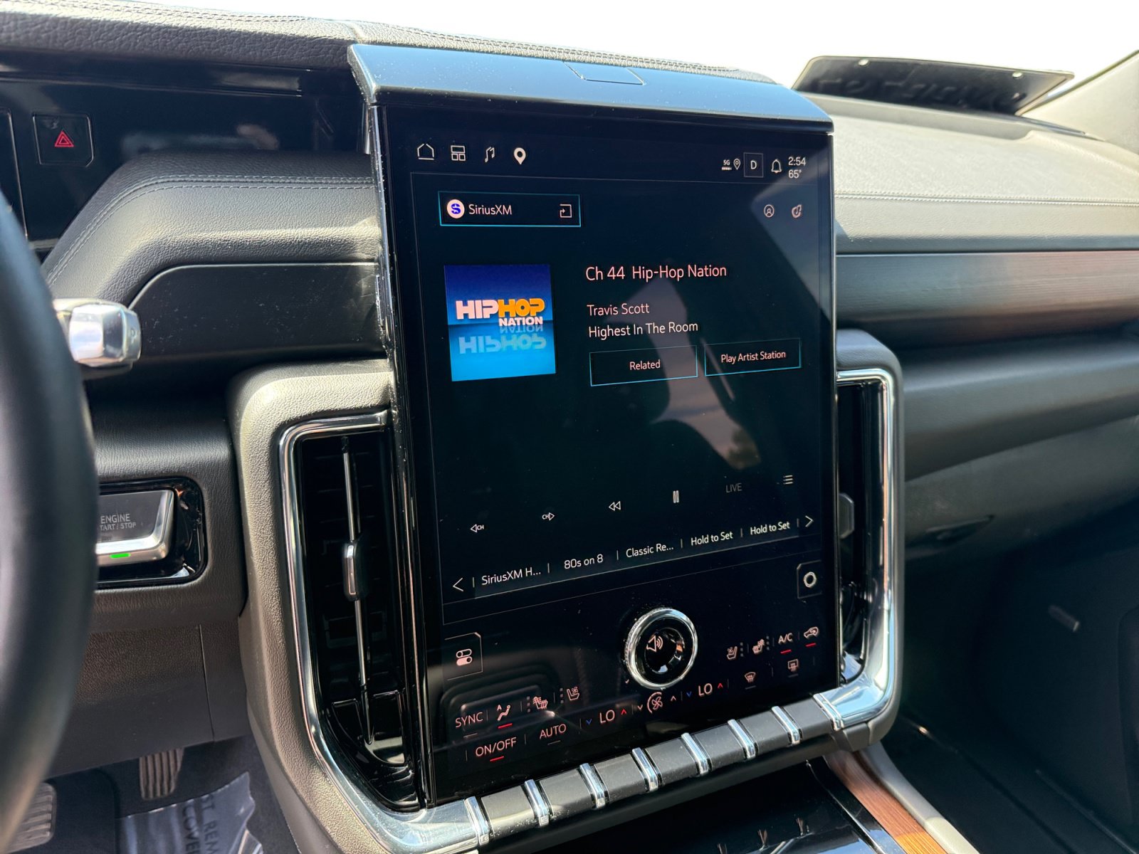 Used 2026 GMC Yukon XL Denali w/ Sun & Power Step Package AWD/4WD image 12