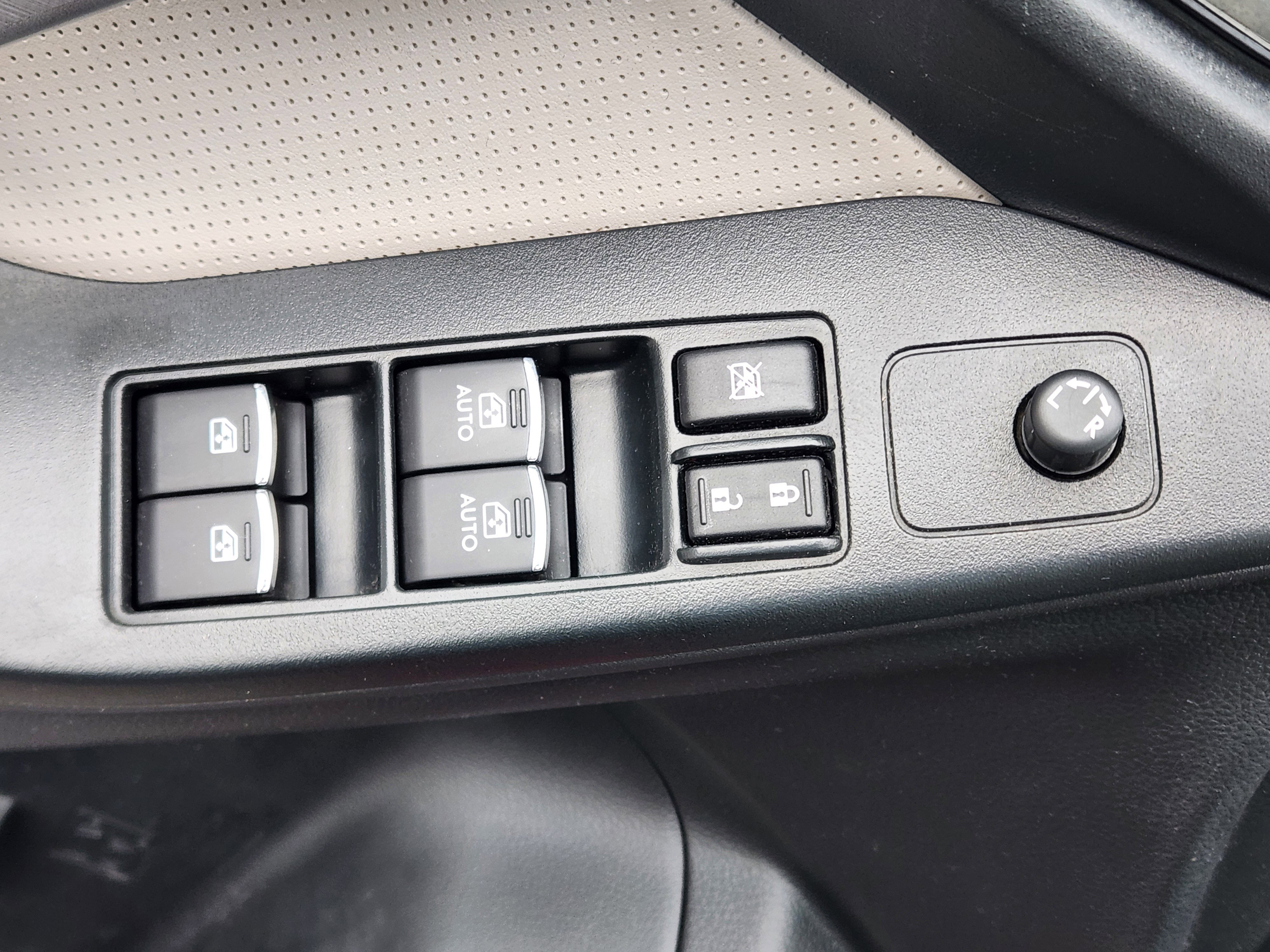 Used 2017 Subaru Forester 2.5i Limited image 13