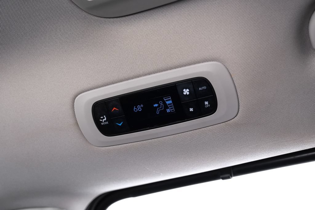 Used 2021 Chrysler Pacifica Touring-L FWD image 41