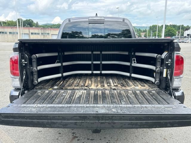 Used 2020 Toyota Tacoma TRD Off-Road w/ TRD Premium Off Road Package AWD/4WD image 15