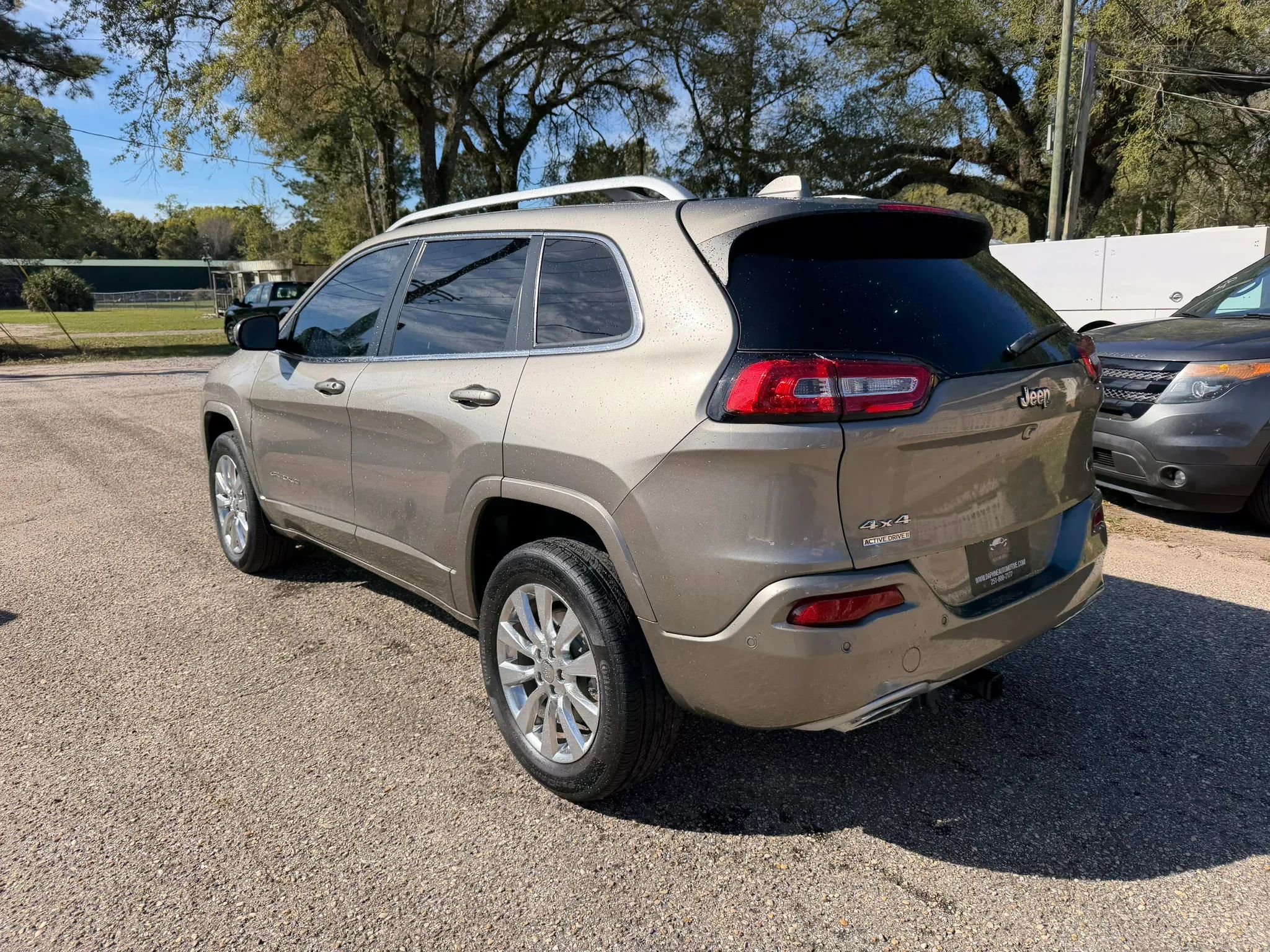 Used 2016 Jeep Cherokee Overland w/ Technology Group image 7