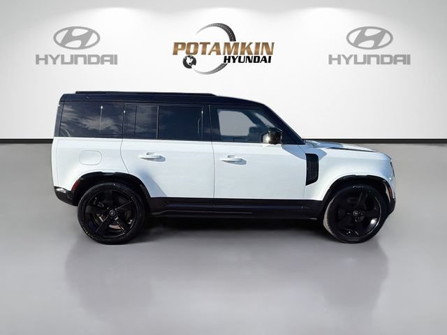 Used 2025 Land Rover Defender 110 X-Dynamic SE AWD/4WD image 4