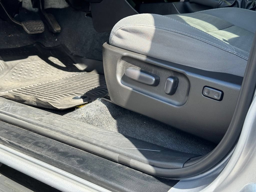 Used 2021 Toyota Tacoma SR5 w/ Technology Package AWD/4WD image 12
