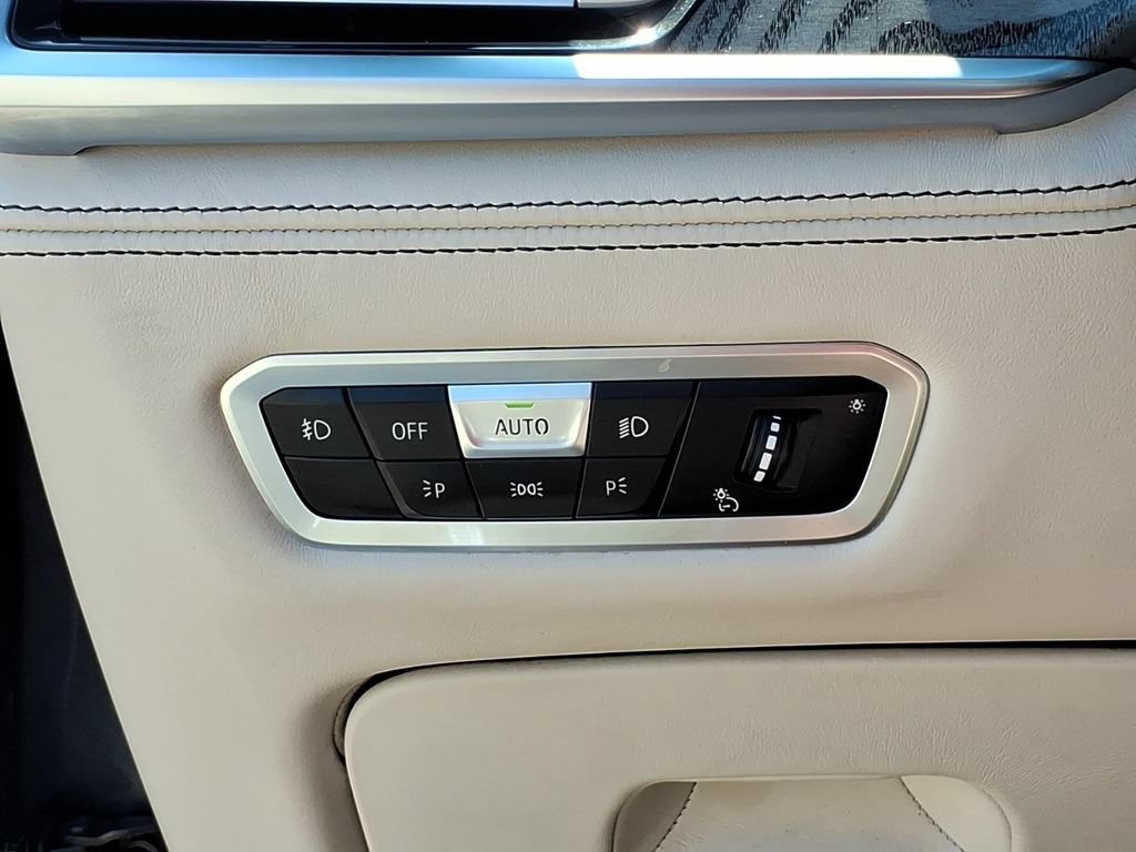 Used 2019 BMW X7 xDrive50i w/ Dynamic Handling Package AWD/4WD image 17