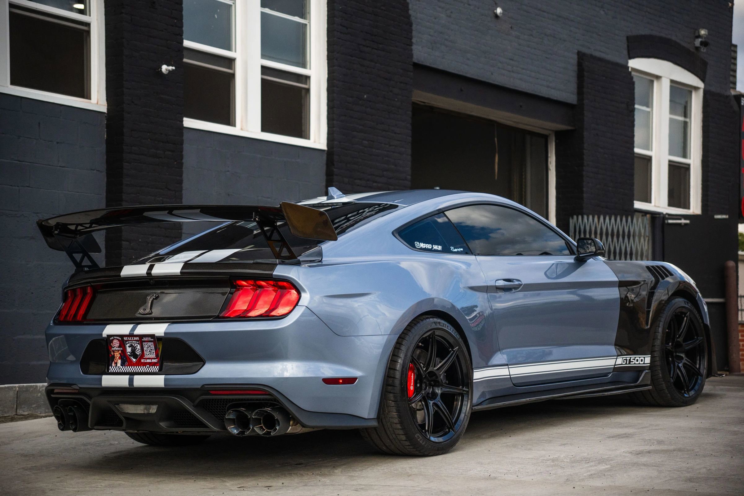 Used 2022 Ford Mustang Shelby GT500 w/ Technology Package image 2