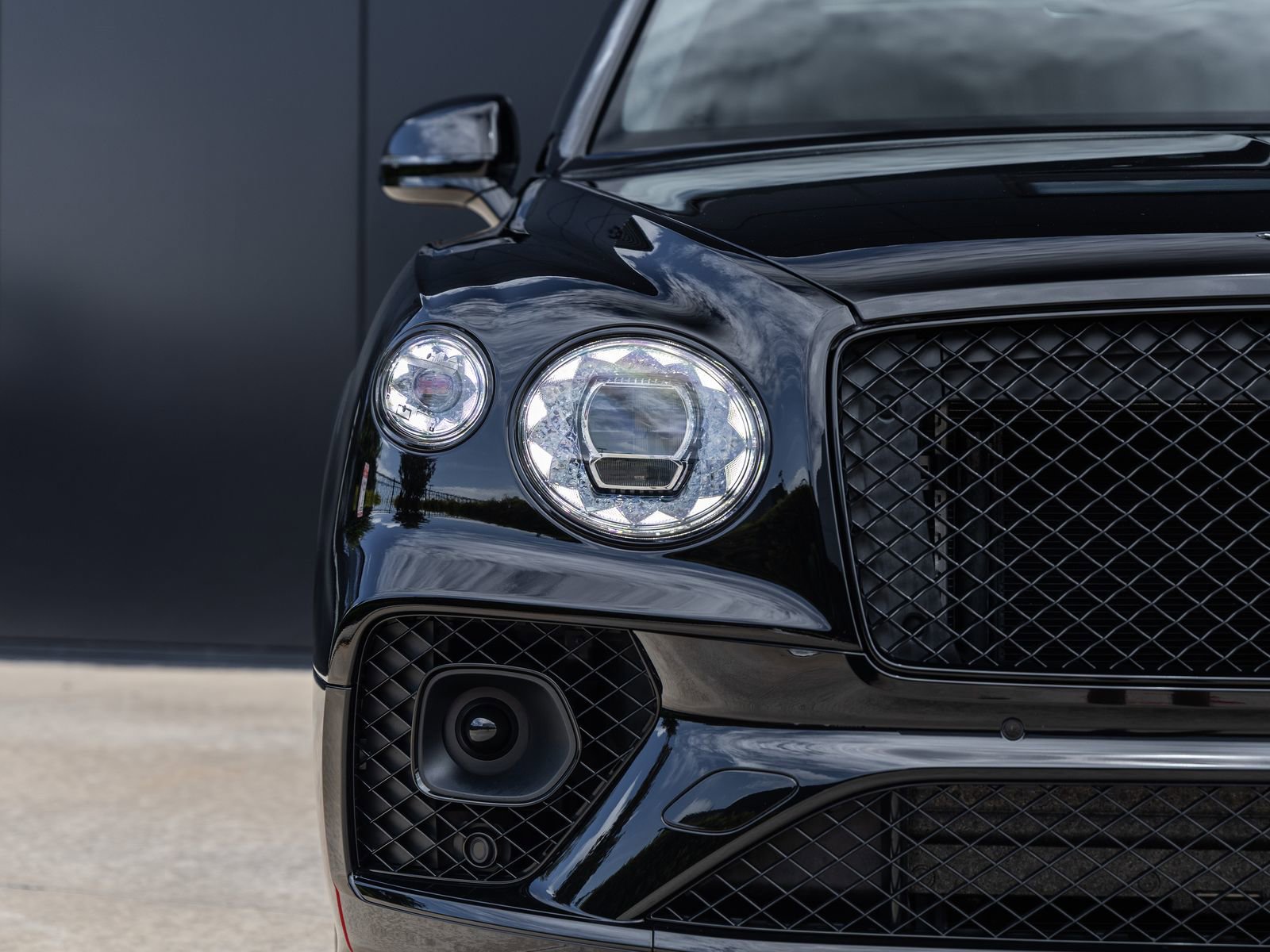 Used 2023 Bentley Bentayga AWD/4WD image 17
