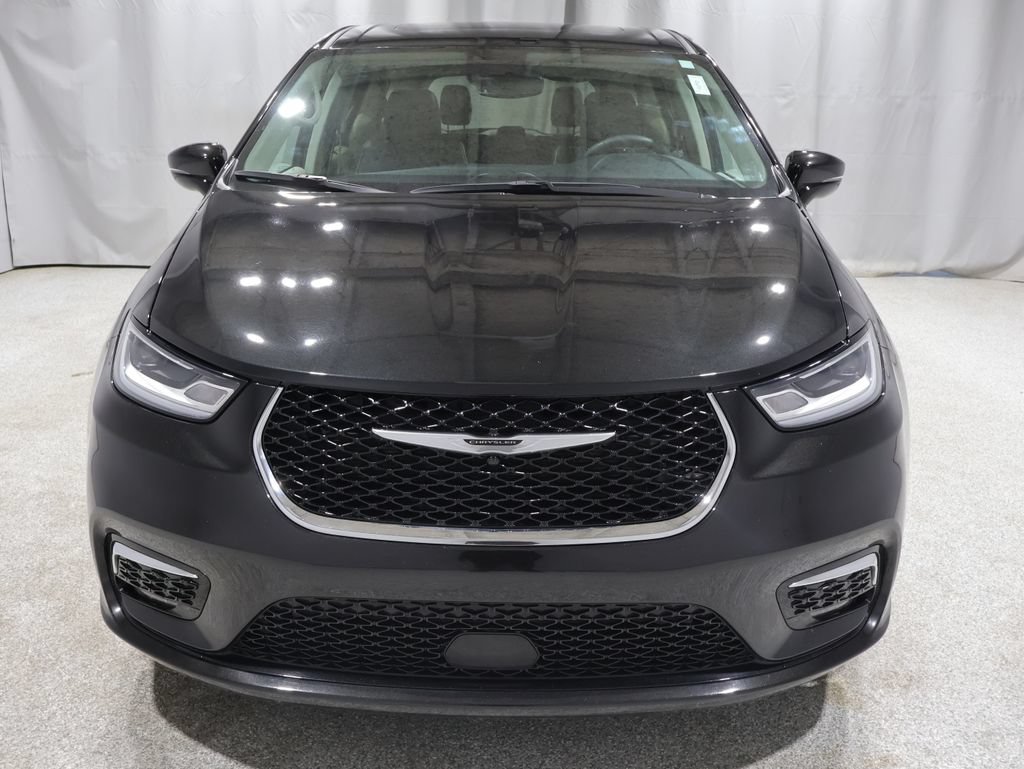 Certified 2024 Chrysler Pacifica Limited FWD image 7