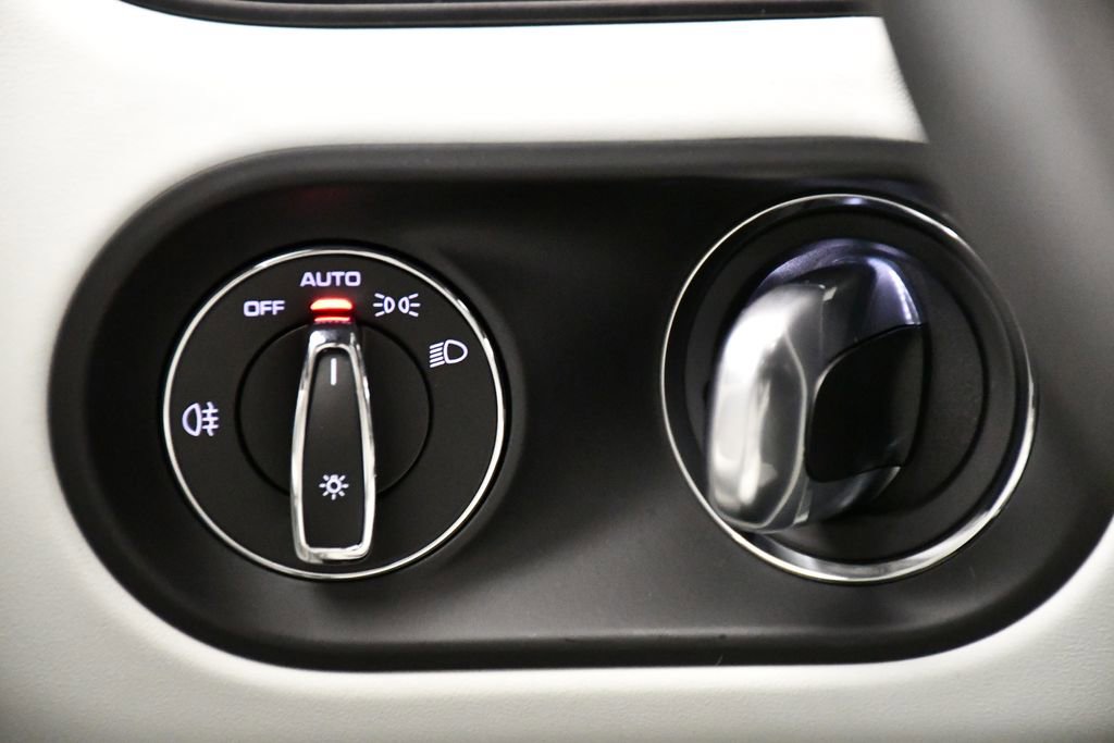 Certified 2025 Porsche Macan image 26