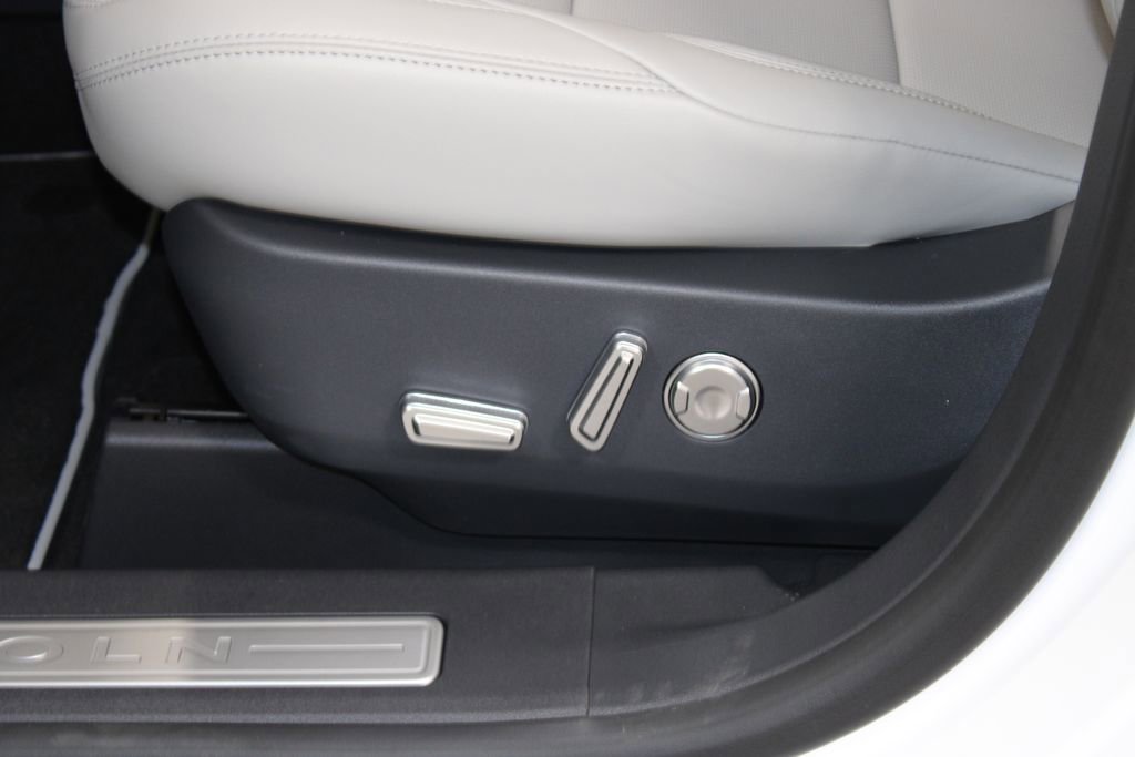 New 2026 Lincoln Nautilus Premier image 21