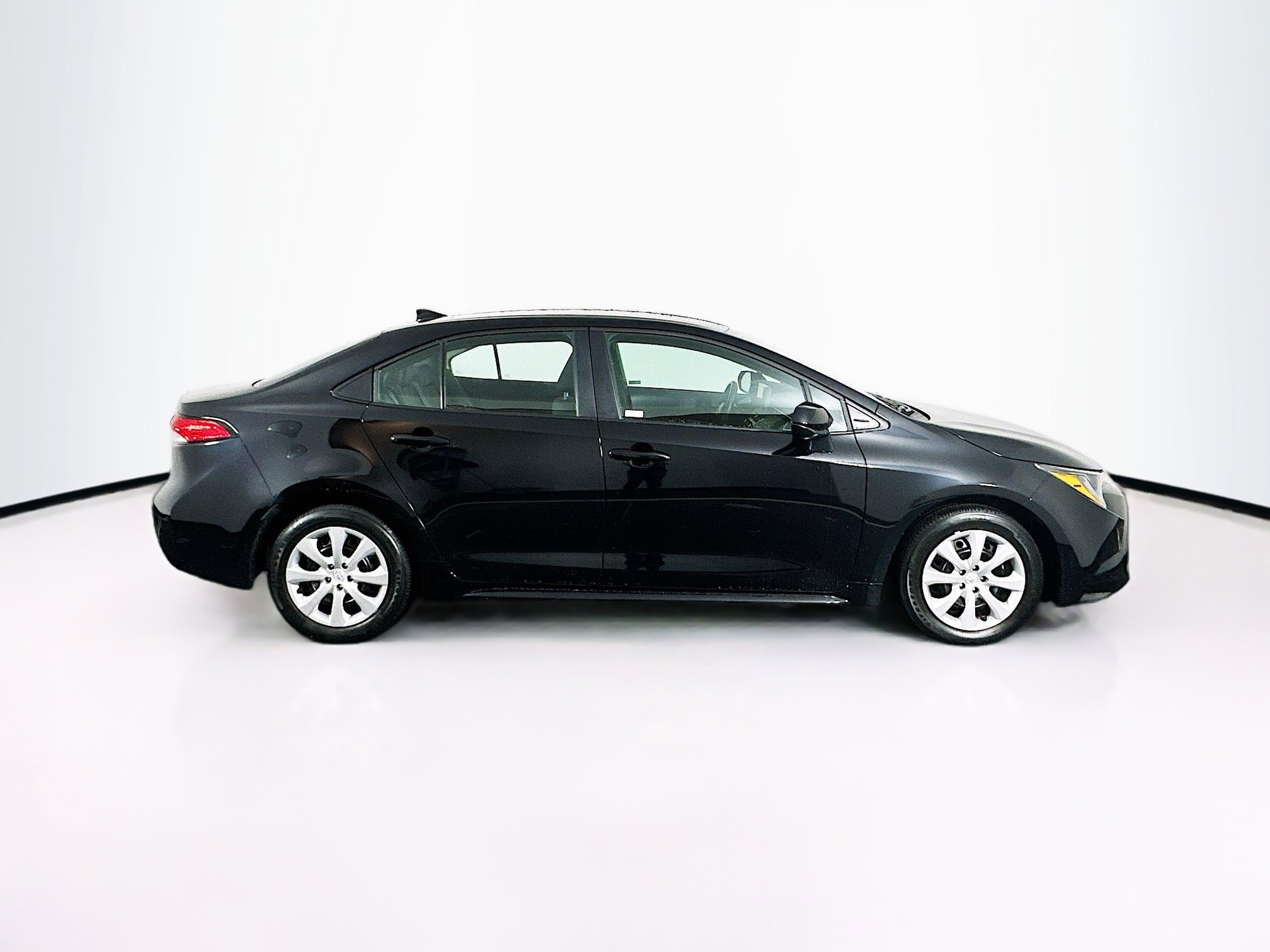 Used 2025 Toyota Corolla LE image 10