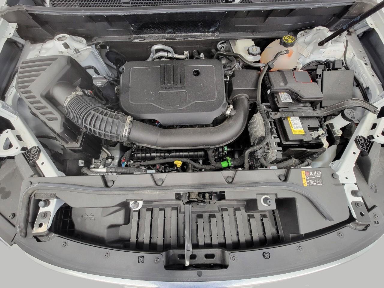 Used 2023 GMC Acadia SLE w/ Driver Convenience Package image 9