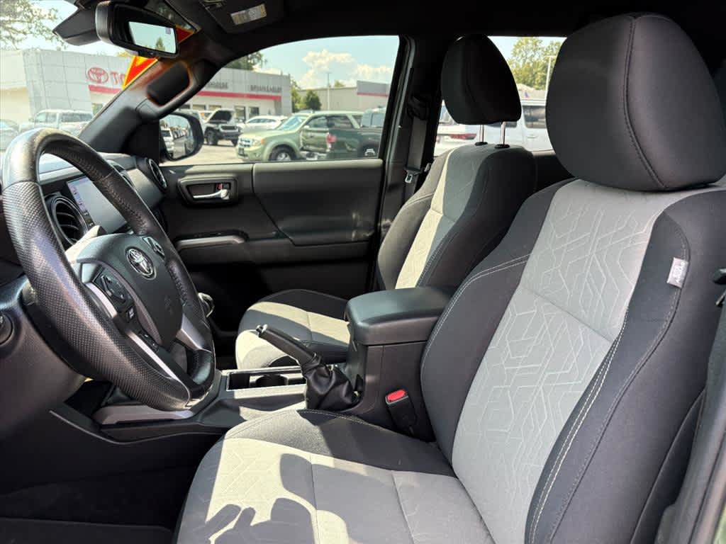 Used 2021 Toyota Tacoma TRD Off-Road w/ Technology Package AWD/4WD image 24