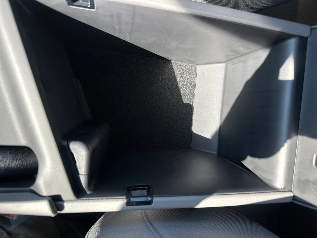 Used 2026 Hyundai Elantra SE FWD image 29