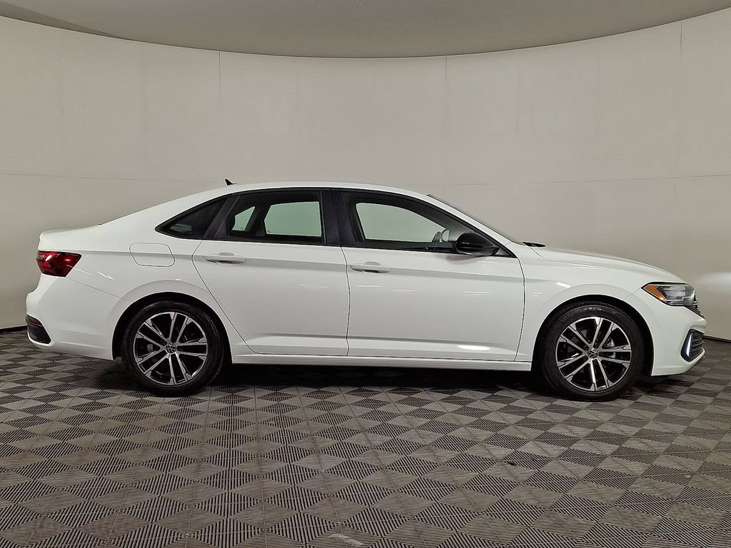 Used 2022 Volkswagen Jetta Sport FWD image 10
