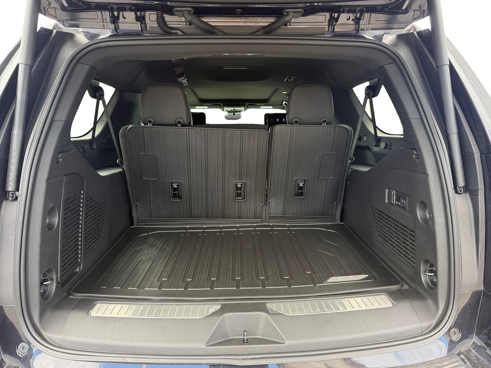 New 2026 GMC Yukon XL AT4 Ultimate w/ LPO, Floor Liner Package AWD/4WD image 17