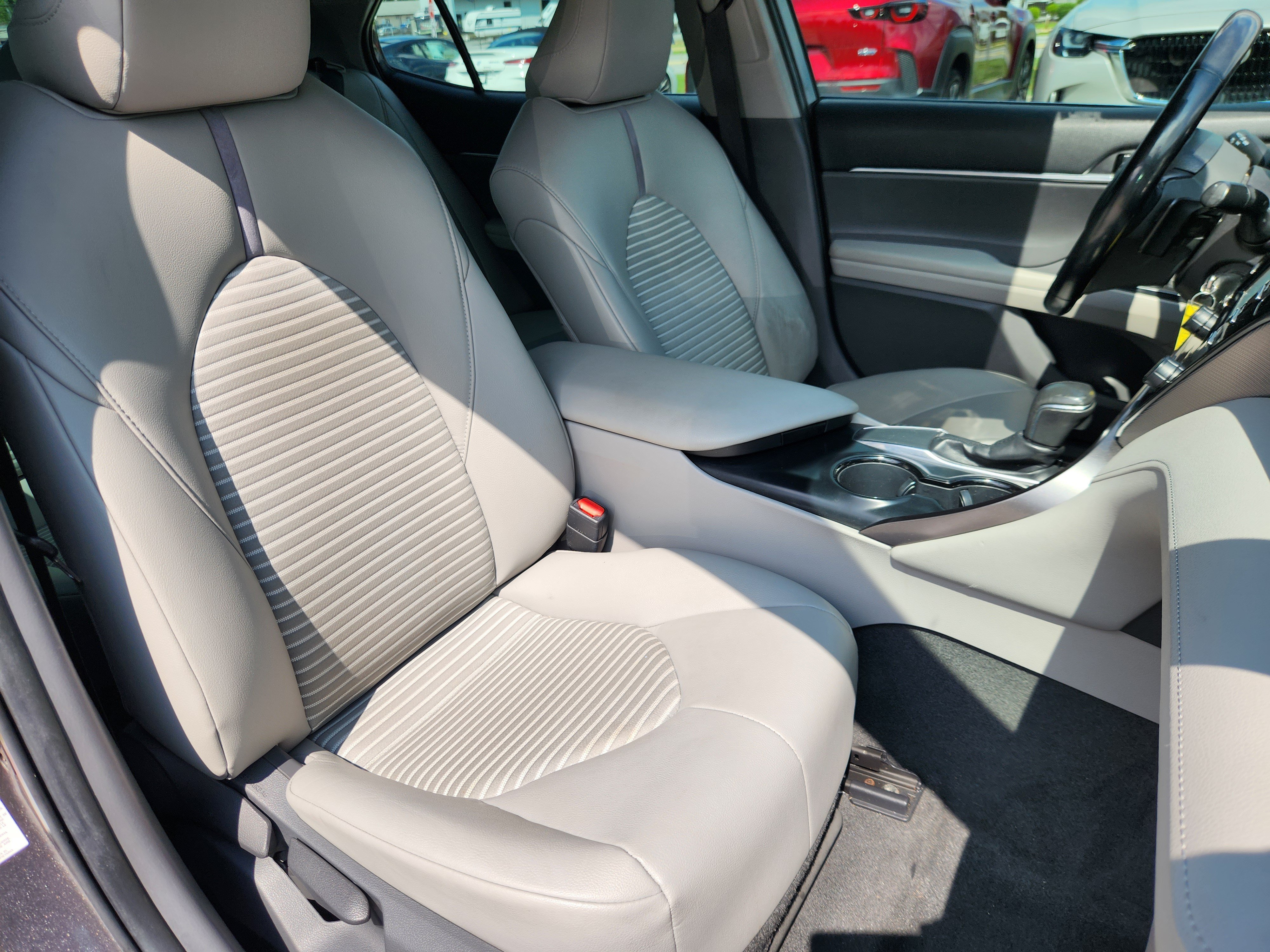 Used 2019 Toyota Camry SE FWD image 14