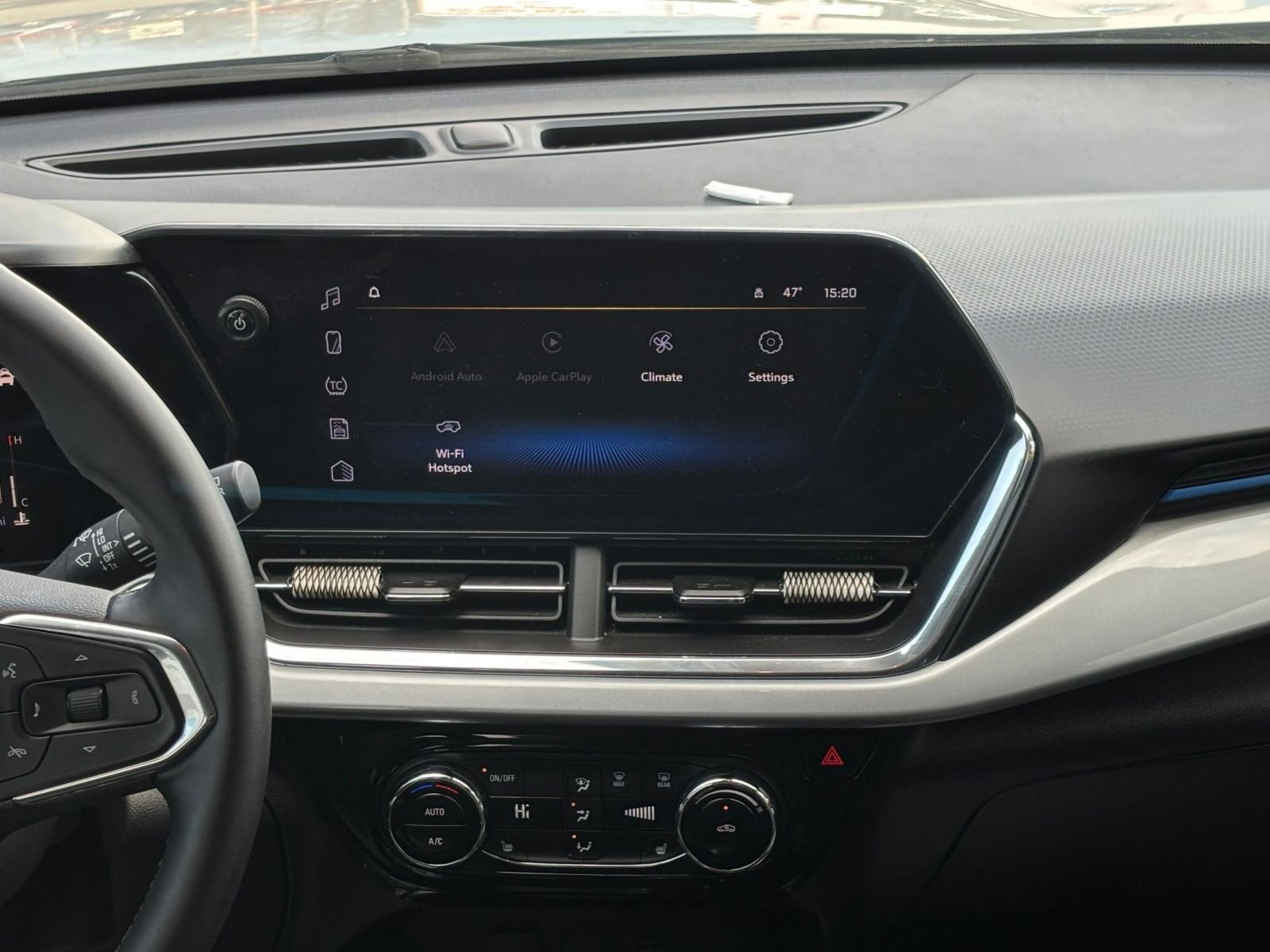 Used 2025 Chevrolet Trax LT w/ LT Convenience Package FWD image 17