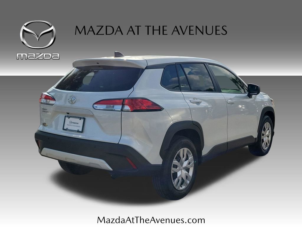 Used 2025 Toyota Corolla Cross L FWD image 5