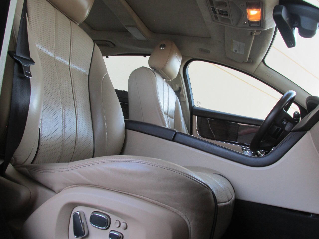 Used 2011 Jaguar XJ L image 15