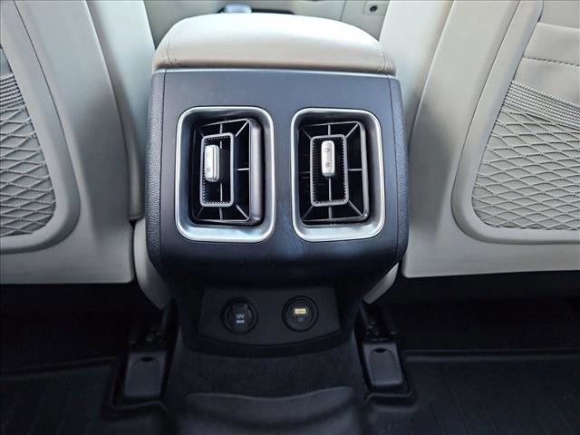 Used 2022 Kia Sorento EX w/ Panoramic Sunroof Package image 18