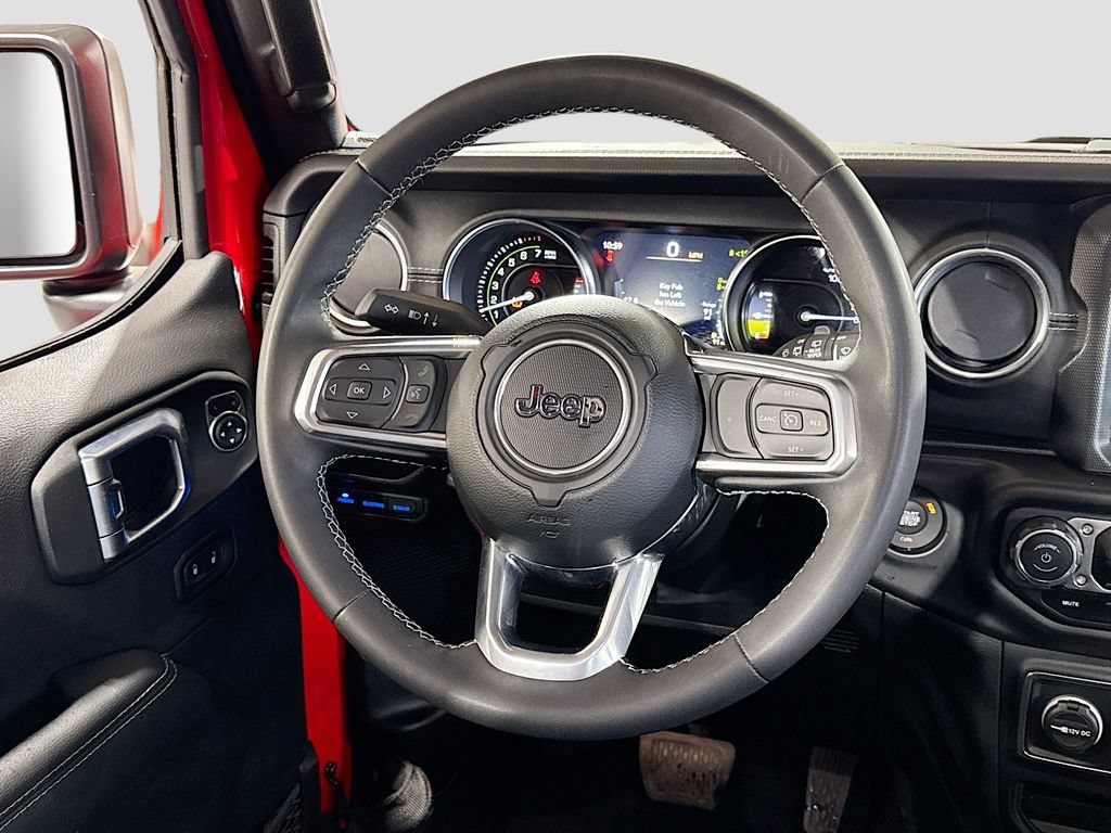 Used 2023 Jeep Wrangler Unlimited Sahara AWD/4WD image 16