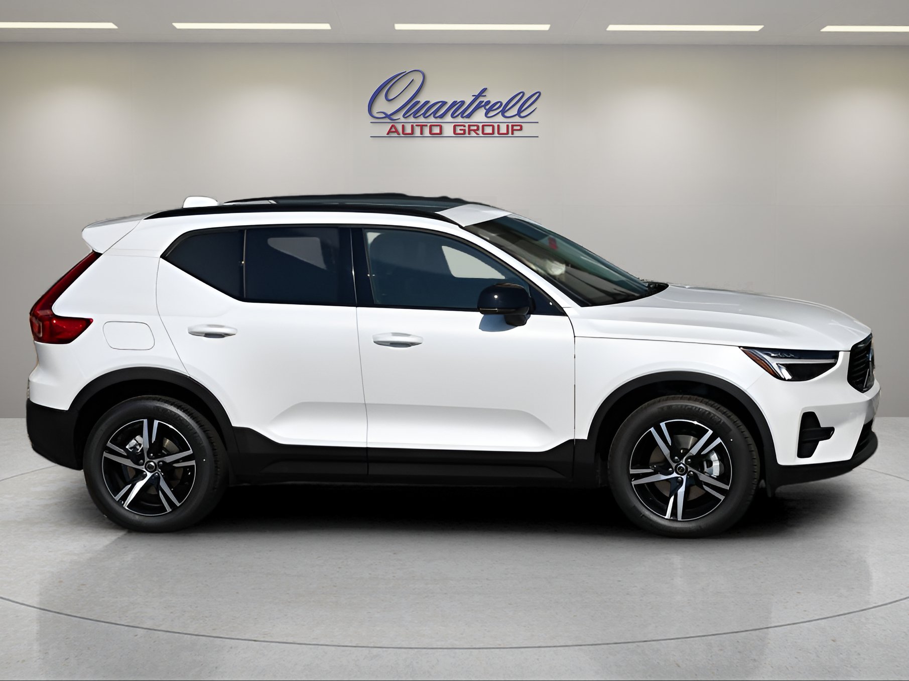 Used 2026 Volvo XC40 B5 Core w/ Protection Package Premier AWD/4WD image 3