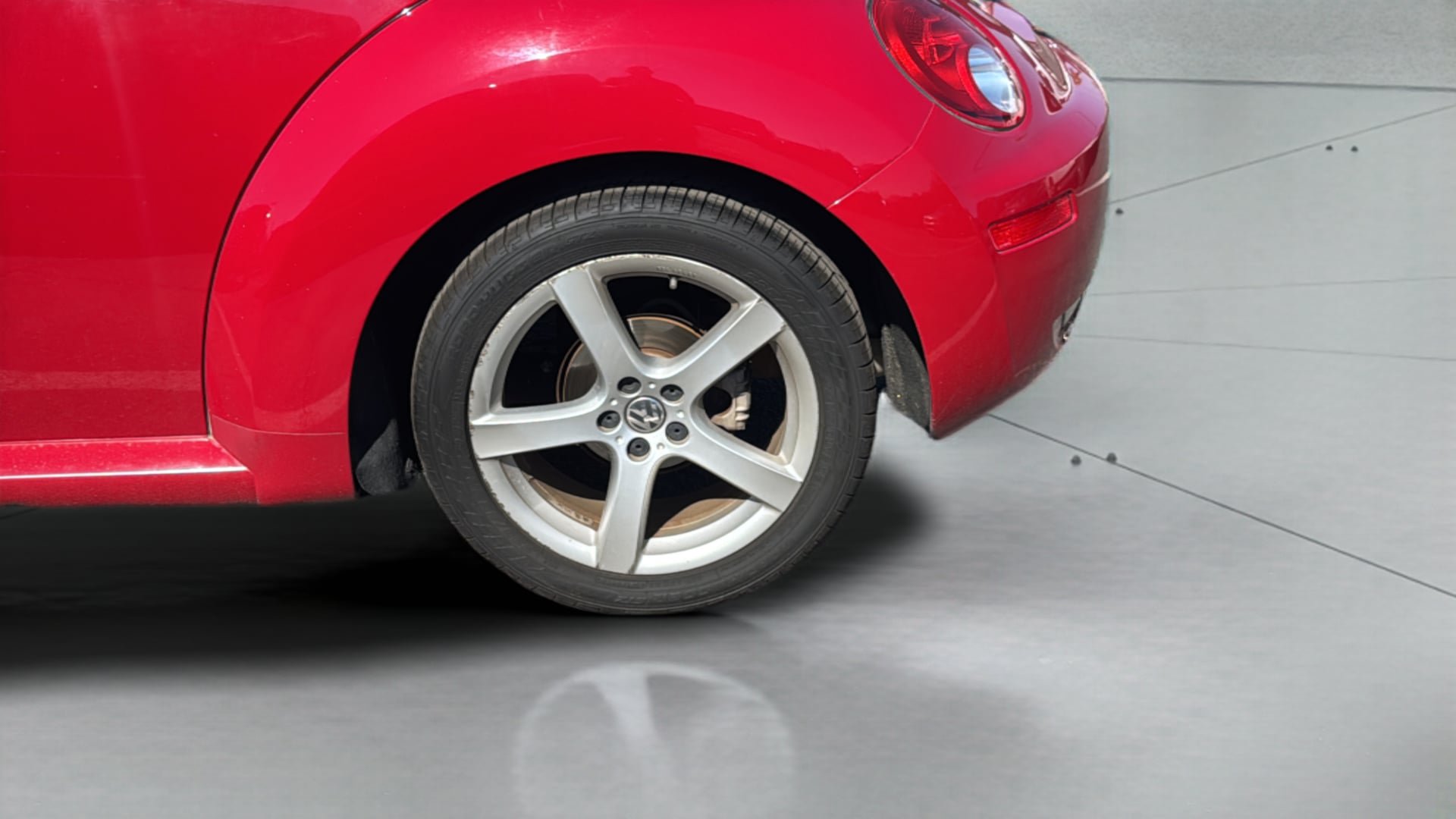 Used 2010 Volkswagen Beetle Coupe FWD image 17